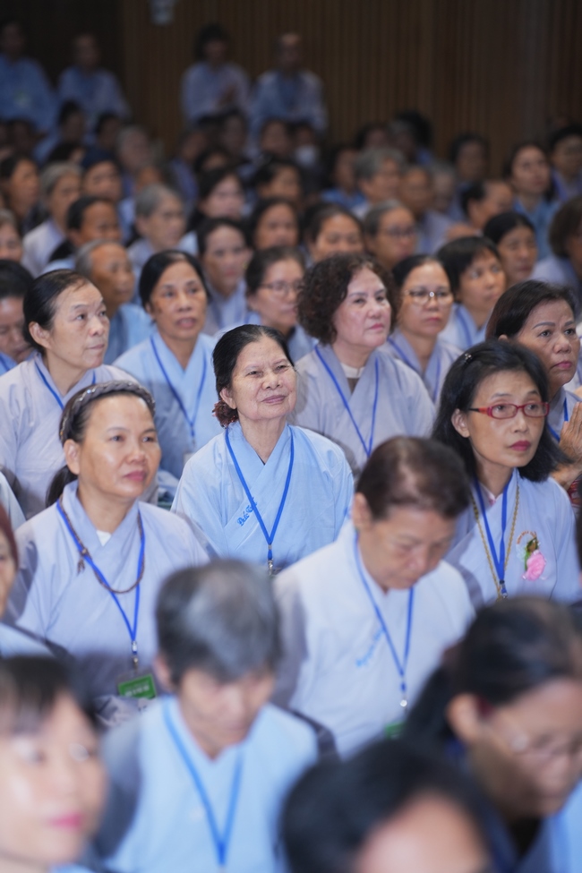 Dharma Talk: The Art of Dharma Gleaning Delivered by Venerable Nun Thich Nu Nhu Lan at the 109th Seven-Day Retreat.