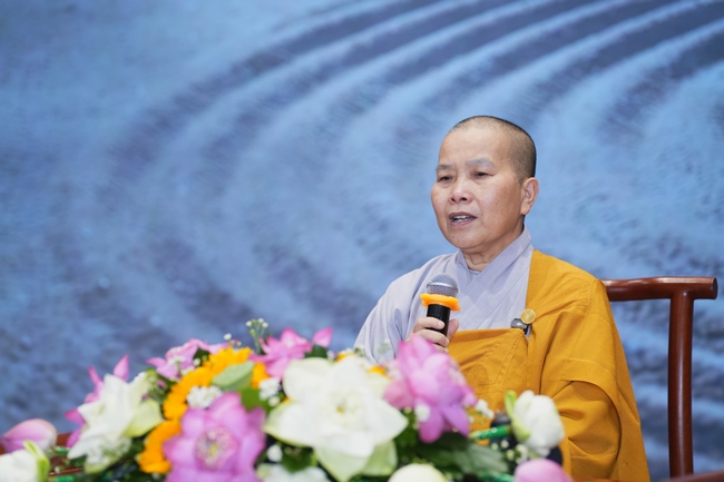 Dharma Talk: The Art of Dharma Gleaning Delivered by Venerable Nun Thich Nu Nhu Lan at the 109th Seven-Day Retreat.
