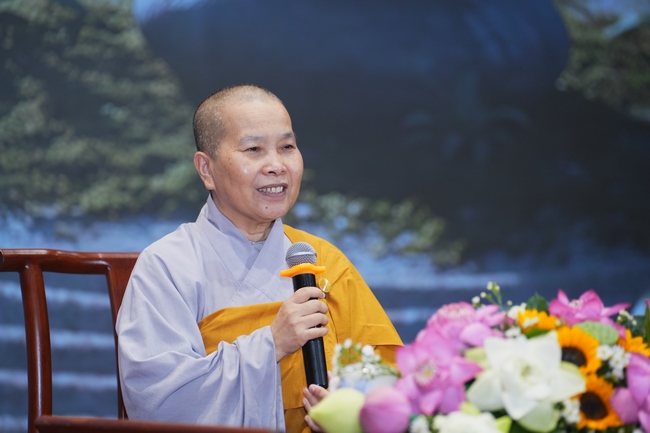 Dharma Talk: The Art of Dharma Gleaning Delivered by Venerable Nun Thich Nu Nhu Lan at the 109th Seven-Day Retreat.