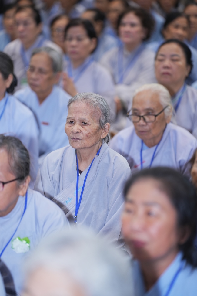 Dharma Talk: The Art of Dharma Gleaning Delivered by Venerable Nun Thich Nu Nhu Lan at the 109th Seven-Day Retreat.
