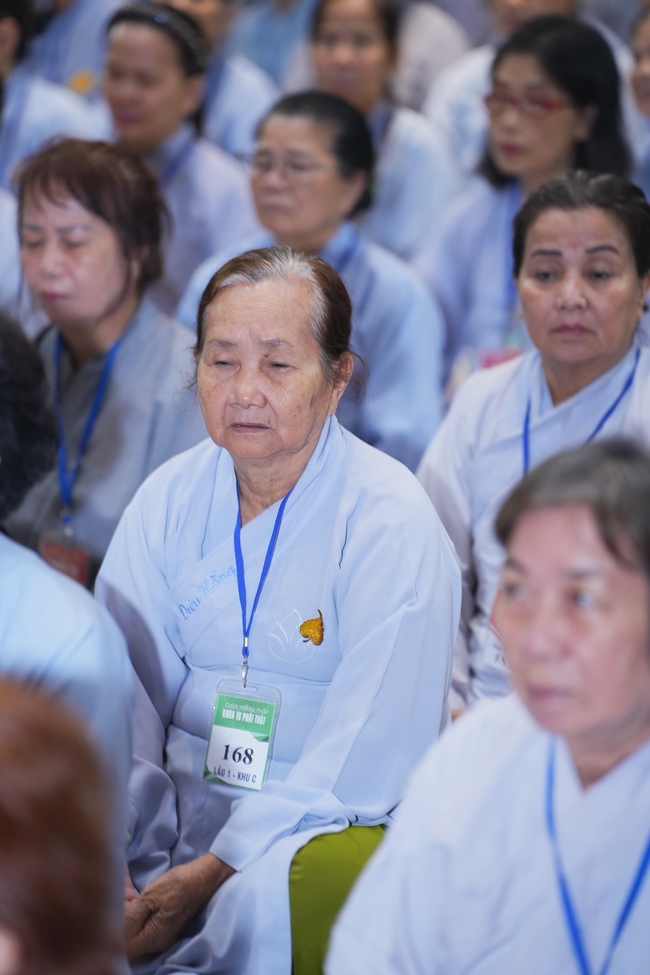 Dharma Talk: The Art of Dharma Gleaning Delivered by Venerable Nun Thich Nu Nhu Lan at the 109th Seven-Day Retreat.