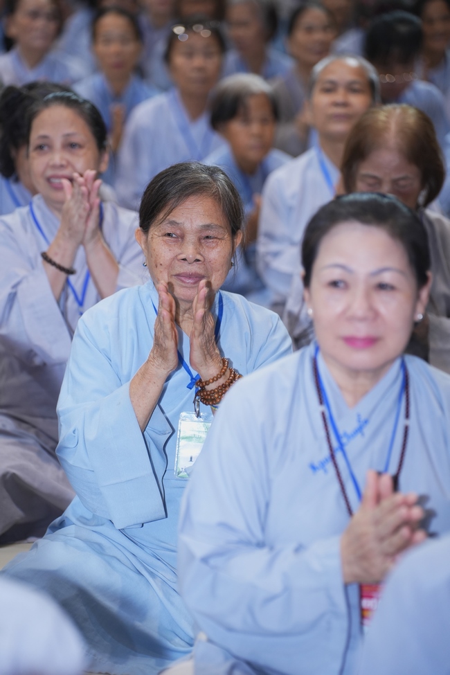 Dharma Talk: The Art of Dharma Gleaning Delivered by Venerable Nun Thich Nu Nhu Lan at the 109th Seven-Day Retreat.
