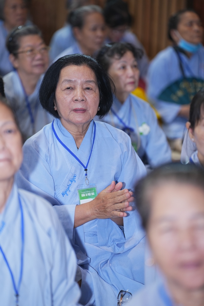 Dharma Talk: The Art of Dharma Gleaning Delivered by Venerable Nun Thich Nu Nhu Lan at the 109th Seven-Day Retreat.