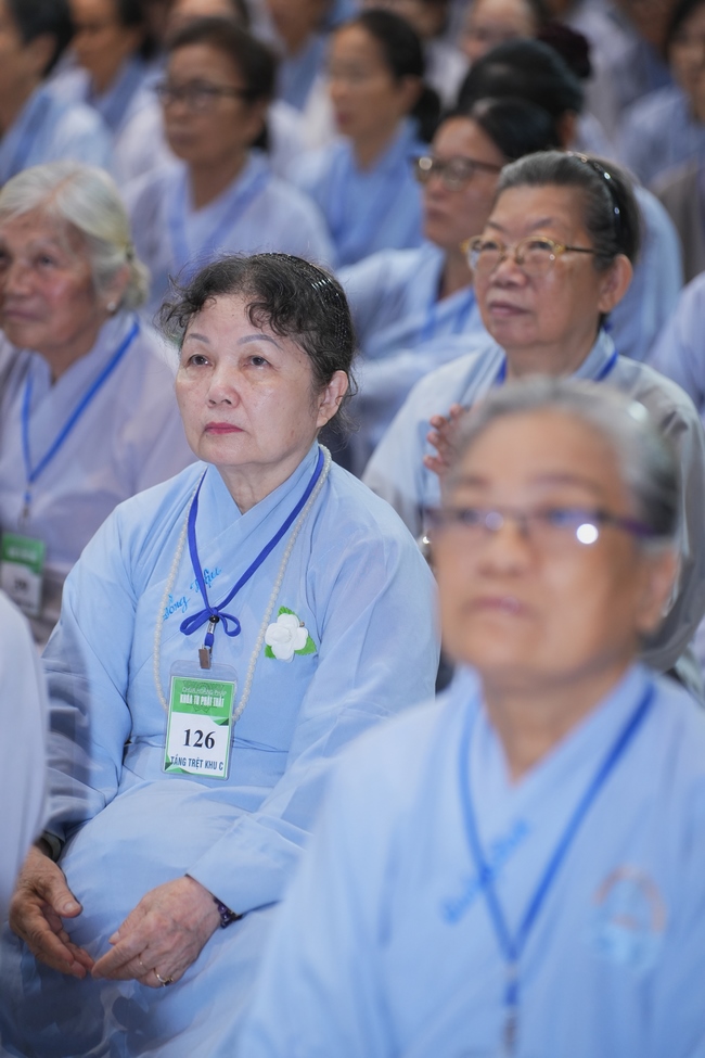 Dharma Talk: The Art of Dharma Gleaning Delivered by Venerable Nun Thich Nu Nhu Lan at the 109th Seven-Day Retreat.