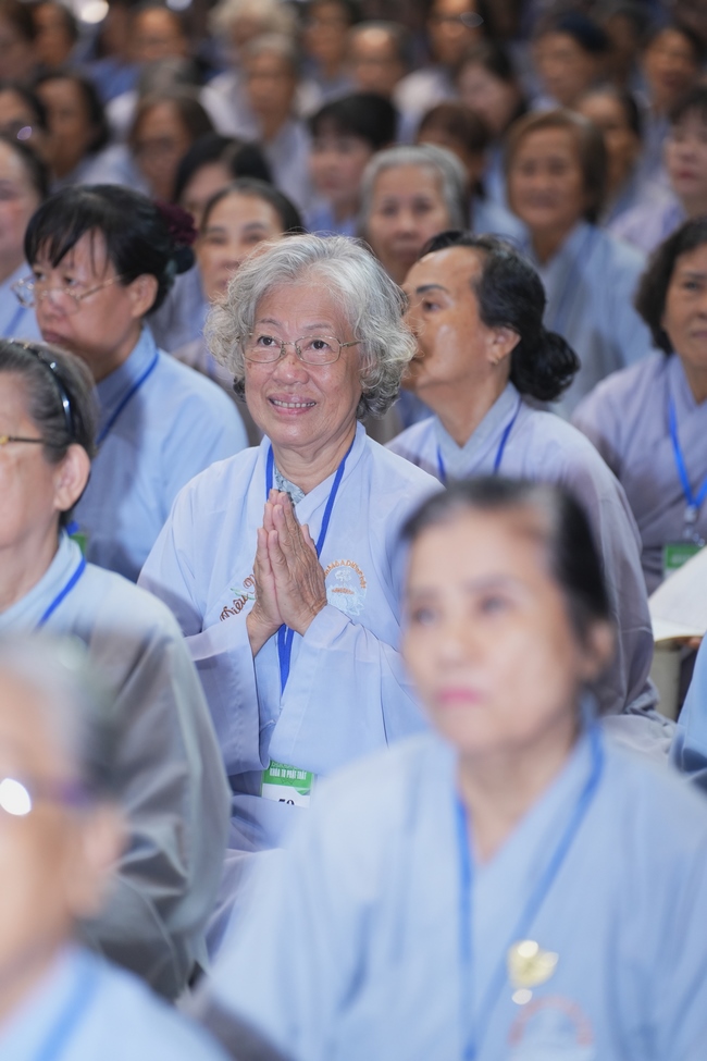 Dharma Talk: The Art of Dharma Gleaning Delivered by Venerable Nun Thich Nu Nhu Lan at the 109th Seven-Day Retreat.