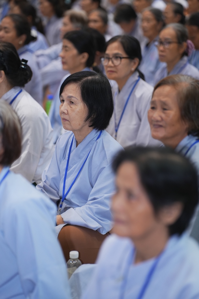 Dharma Talk: The Art of Dharma Gleaning Delivered by Venerable Nun Thich Nu Nhu Lan at the 109th Seven-Day Retreat.