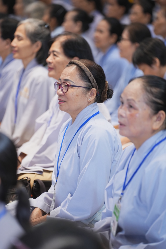 Dharma Talk: The Art of Dharma Gleaning Delivered by Venerable Nun Thich Nu Nhu Lan at the 109th Seven-Day Retreat.