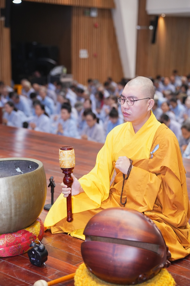Dharma Talk: The Art of Dharma Gleaning Delivered by Venerable Nun Thich Nu Nhu Lan at the 109th Seven-Day Retreat.