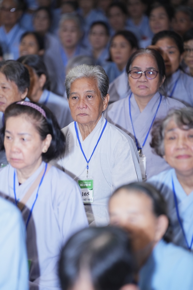 Dharma Talk: The Art of Dharma Gleaning Delivered by Venerable Nun Thich Nu Nhu Lan at the 109th Seven-Day Retreat.