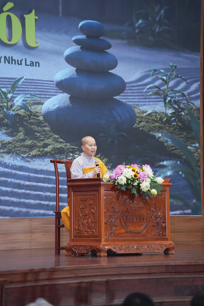 Dharma Talk: The Art of Dharma Gleaning Delivered by Venerable Nun Thich Nu Nhu Lan at the 109th Seven-Day Retreat.