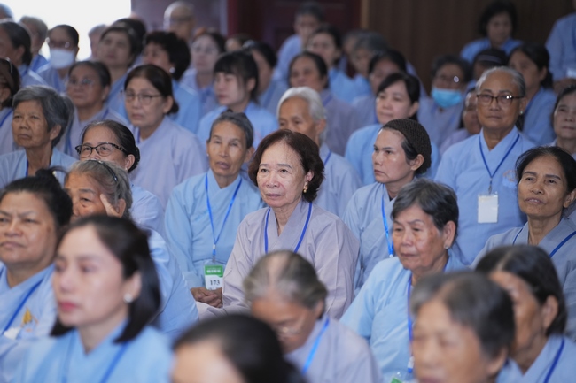 Dharma Talk: The Art of Dharma Gleaning Delivered by Venerable Nun Thich Nu Nhu Lan at the 109th Seven-Day Retreat.