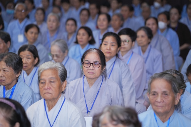 Dharma Talk: The Art of Dharma Gleaning Delivered by Venerable Nun Thich Nu Nhu Lan at the 109th Seven-Day Retreat.