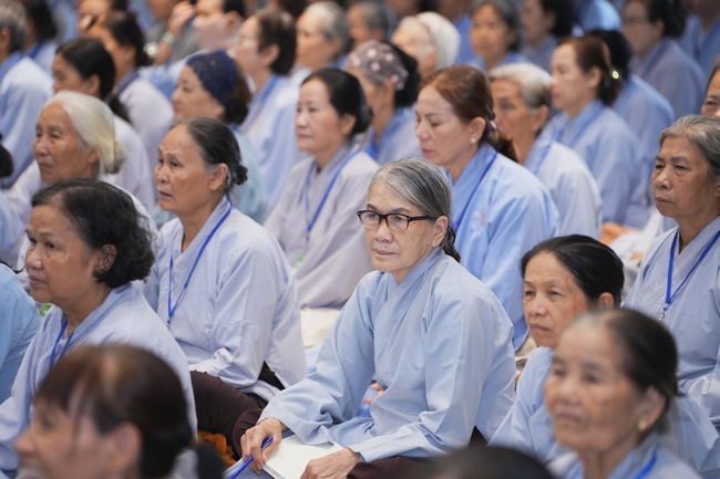 Dharma Talk: The Art of Dharma Gleaning Delivered by Venerable Nun Thich Nu Nhu Lan at the 109th Seven-Day Retreat.