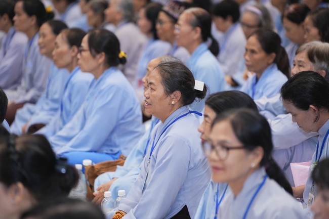 Dharma Talk: The Art of Dharma Gleaning Delivered by Venerable Nun Thich Nu Nhu Lan at the 109th Seven-Day Retreat.