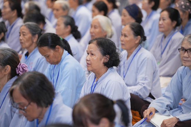 Dharma Talk: The Art of Dharma Gleaning Delivered by Venerable Nun Thich Nu Nhu Lan at the 109th Seven-Day Retreat.