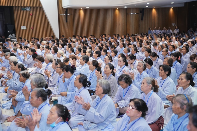 Dharma Talk: The Art of Dharma Gleaning Delivered by Venerable Nun Thich Nu Nhu Lan at the 109th Seven-Day Retreat.