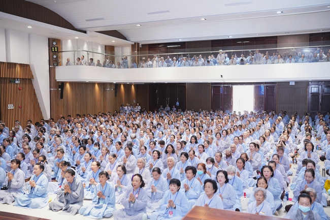 Dharma Talk: The Art of Dharma Gleaning Delivered by Venerable Nun Thich Nu Nhu Lan at the 109th Seven-Day Retreat.