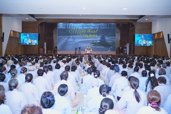 Dharma Talk: The Art of Dharma Gleaning Delivered by Venerable Nun Thich Nu Nhu Lan at the 109th Seven-Day Retreat.