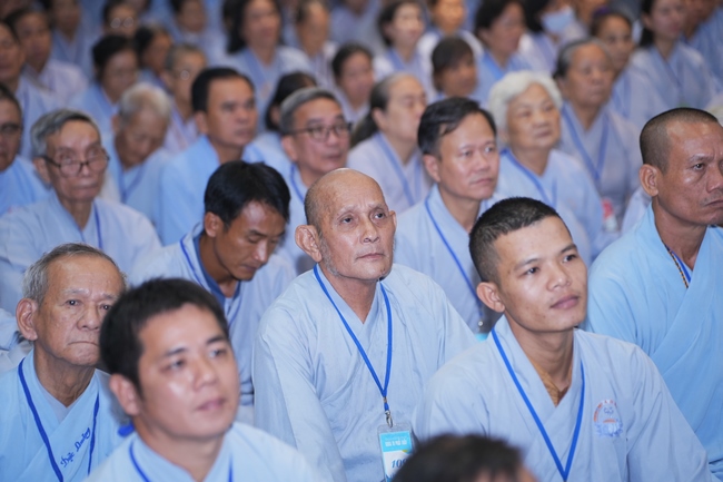 Dharma Talk: The Art of Dharma Gleaning Delivered by Venerable Nun Thich Nu Nhu Lan at the 109th Seven-Day Retreat.