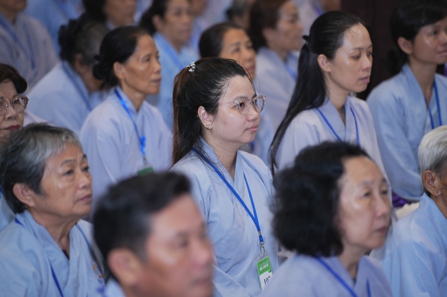 Dharma Talk: The Art of Dharma Gleaning Delivered by Venerable Nun Thich Nu Nhu Lan at the 109th Seven-Day Retreat.