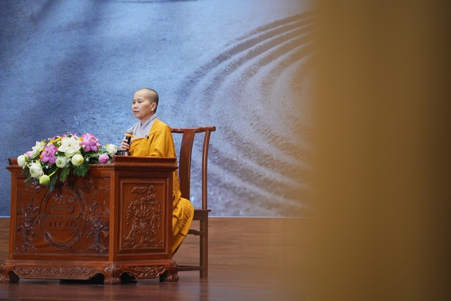 Dharma Talk: The Art of Dharma Gleaning Delivered by Venerable Nun Thich Nu Nhu Lan at the 109th Seven-Day Retreat.