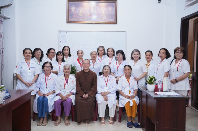 Dharma Talk: The Art of Dharma Gleaning Delivered by Venerable Nun Thich Nu Nhu Lan at the 109th Seven-Day Retreat.