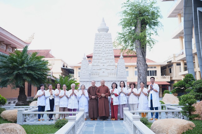 Dharma Talk: The Art of Dharma Gleaning Delivered by Venerable Nun Thich Nu Nhu Lan at the 109th Seven-Day Retreat.