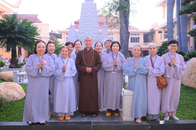 Dharma Talk: The Art of Dharma Gleaning Delivered by Venerable Nun Thich Nu Nhu Lan at the 109th Seven-Day Retreat.