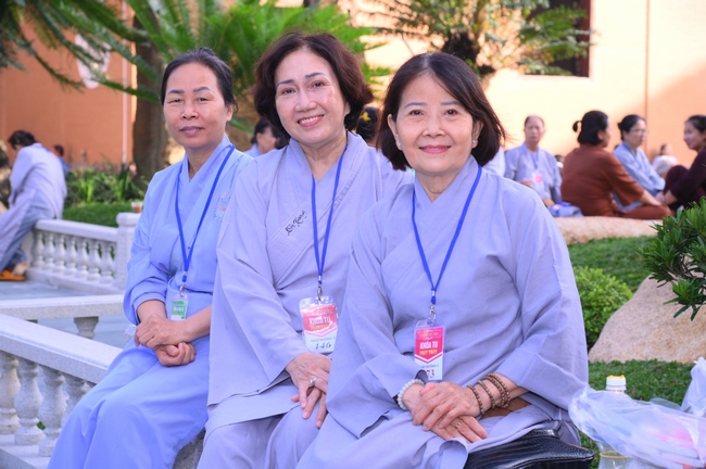 Dharma Talk: The Art of Dharma Gleaning Delivered by Venerable Nun Thich Nu Nhu Lan at the 109th Seven-Day Retreat.
