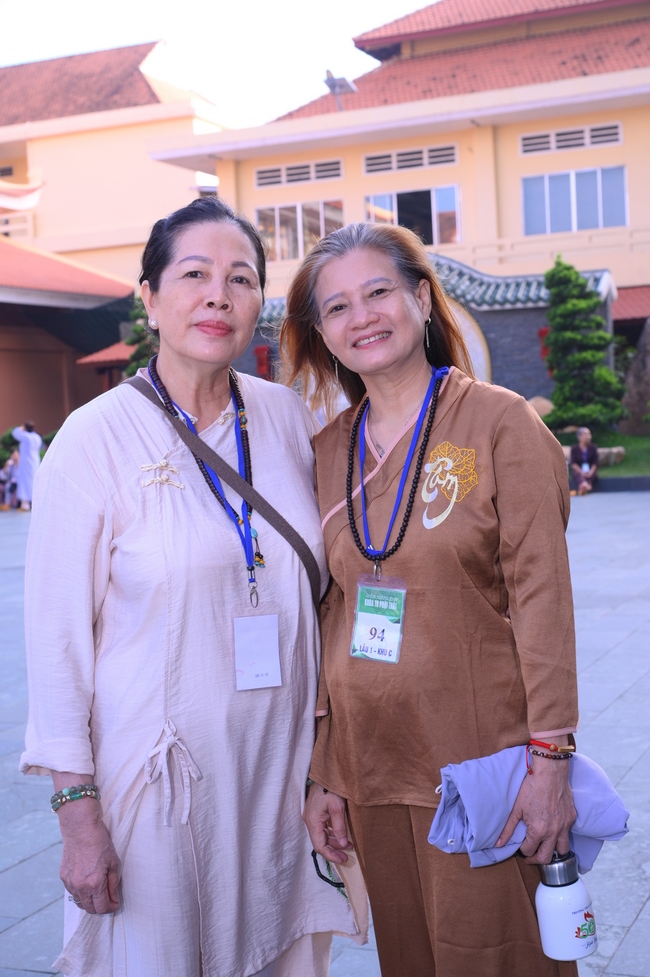 Dharma Talk: The Art of Dharma Gleaning Delivered by Venerable Nun Thich Nu Nhu Lan at the 109th Seven-Day Retreat.