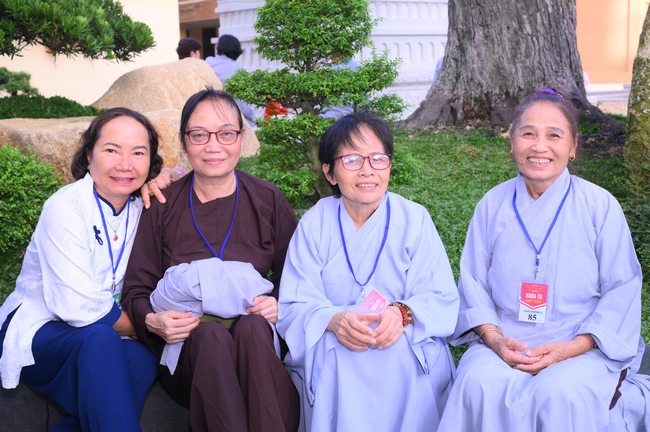 Dharma Talk: The Art of Dharma Gleaning Delivered by Venerable Nun Thich Nu Nhu Lan at the 109th Seven-Day Retreat.