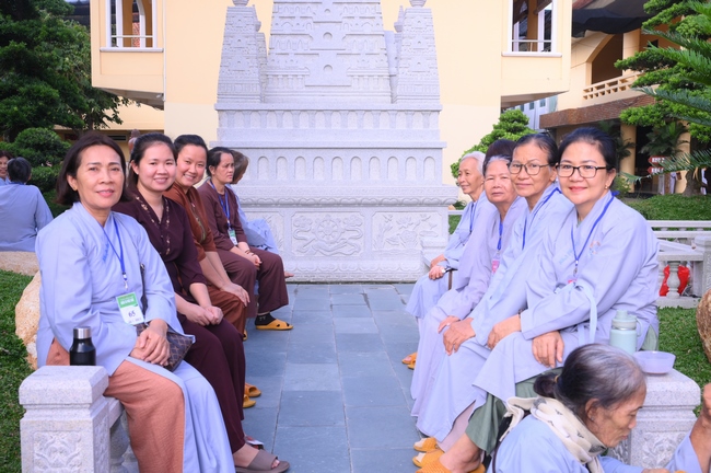 Dharma Talk: The Art of Dharma Gleaning Delivered by Venerable Nun Thich Nu Nhu Lan at the 109th Seven-Day Retreat.