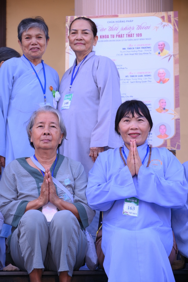 Dharma Talk: The Art of Dharma Gleaning Delivered by Venerable Nun Thich Nu Nhu Lan at the 109th Seven-Day Retreat.