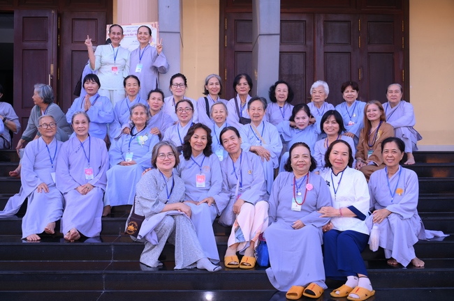 Dharma Talk: The Art of Dharma Gleaning Delivered by Venerable Nun Thich Nu Nhu Lan at the 109th Seven-Day Retreat.