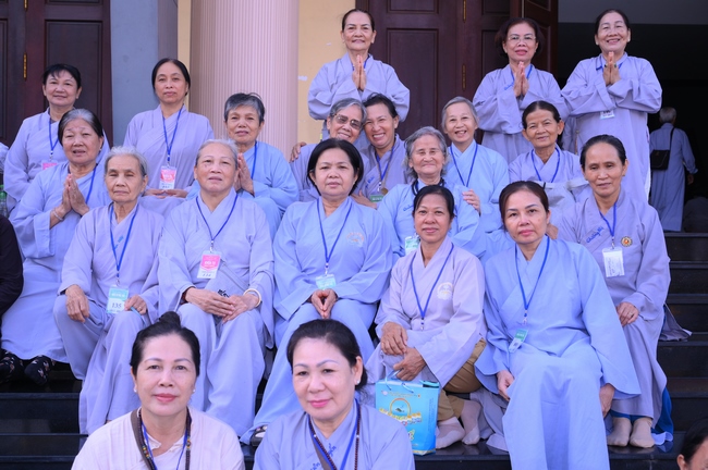 Dharma Talk: The Art of Dharma Gleaning Delivered by Venerable Nun Thich Nu Nhu Lan at the 109th Seven-Day Retreat.