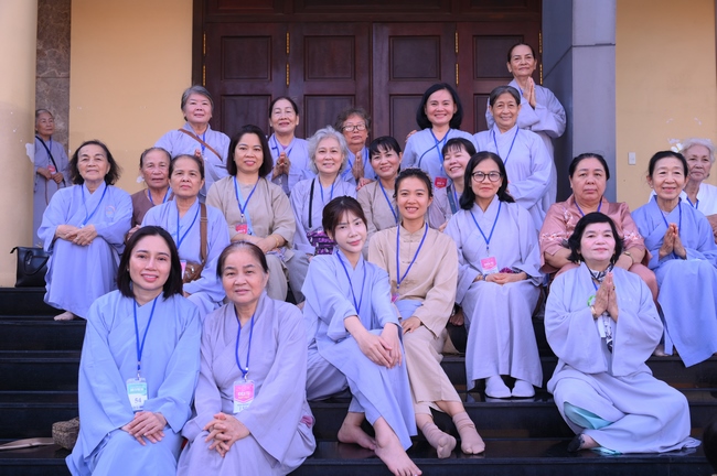 Dharma Talk: The Art of Dharma Gleaning Delivered by Venerable Nun Thich Nu Nhu Lan at the 109th Seven-Day Retreat.