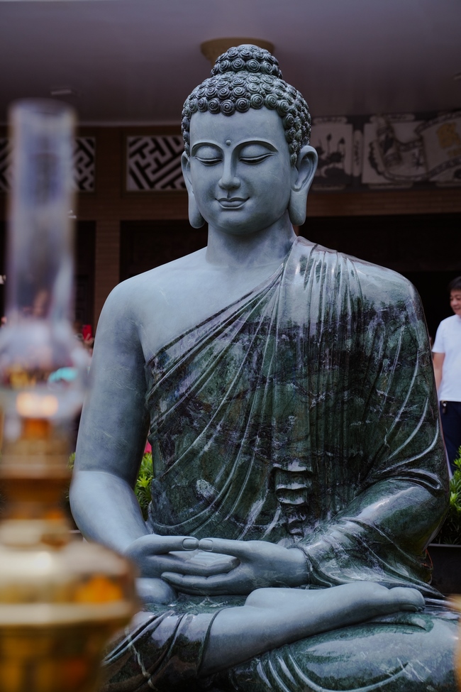 TRANG NGHIÊM THIẾT LỄ CUNG TIỄN TÔN TƯỢNG ĐỨC PHẬT BỔN SƯ THÍCH CA MÂU NI ĐẾN TU VIỆN AM MÂY (HOA KỲ).