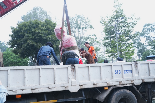 TRANG NGHIÊM THIẾT LỄ CUNG TIỄN TÔN TƯỢNG ĐỨC PHẬT BỔN SƯ THÍCH CA MÂU NI ĐẾN TU VIỆN AM MÂY (HOA KỲ).