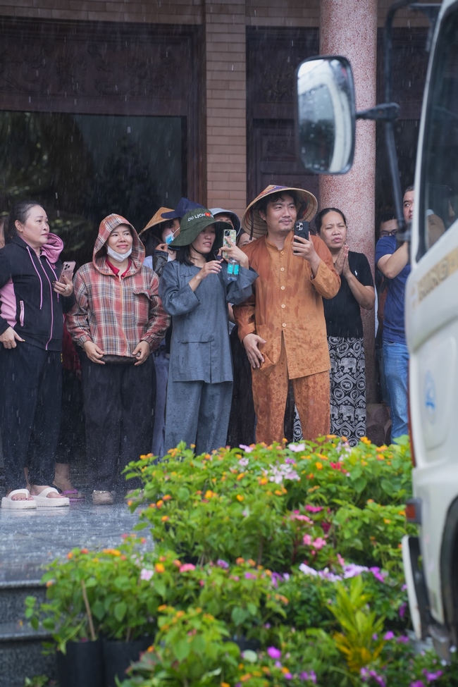 TRANG NGHIÊM THIẾT LỄ CUNG TIỄN TÔN TƯỢNG ĐỨC PHẬT BỔN SƯ THÍCH CA MÂU NI ĐẾN TU VIỆN AM MÂY (HOA KỲ).