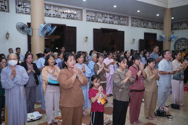 LỄ CẦU NGUYỆN QUỐC THỚI DÂN AN TRONG HAI NGÀY AN TRÍ TÔN TƯỢNG ĐỨC PHẬT BỔN SƯ THÍCH CA MÂU NI | CHÙA HOẰNG PHÁP.