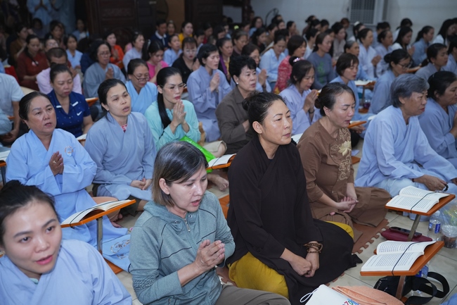 LỄ CẦU NGUYỆN QUỐC THỚI DÂN AN TRONG HAI NGÀY AN TRÍ TÔN TƯỢNG ĐỨC PHẬT BỔN SƯ THÍCH CA MÂU NI | CHÙA HOẰNG PHÁP.
