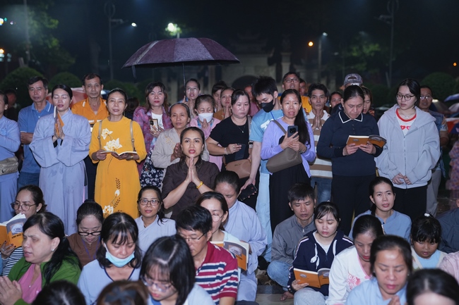 LỄ CẦU NGUYỆN QUỐC THỚI DÂN AN TRONG HAI NGÀY AN TRÍ TÔN TƯỢNG ĐỨC PHẬT BỔN SƯ THÍCH CA MÂU NI | CHÙA HOẰNG PHÁP.