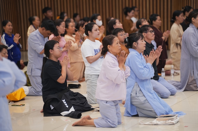 LỄ CẦU NGUYỆN QUỐC THỚI DÂN AN TRONG HAI NGÀY AN TRÍ TÔN TƯỢNG ĐỨC PHẬT BỔN SƯ THÍCH CA MÂU NI | CHÙA HOẰNG PHÁP.
