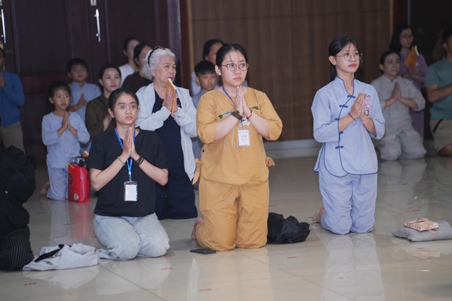 LỄ CẦU NGUYỆN QUỐC THỚI DÂN AN TRONG HAI NGÀY AN TRÍ TÔN TƯỢNG ĐỨC PHẬT BỔN SƯ THÍCH CA MÂU NI | CHÙA HOẰNG PHÁP.