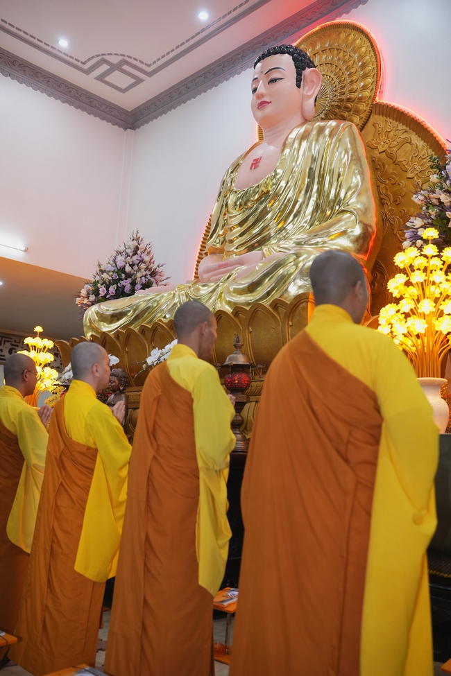 LỄ CẦU NGUYỆN QUỐC THỚI DÂN AN TRONG HAI NGÀY AN TRÍ TÔN TƯỢNG ĐỨC PHẬT BỔN SƯ THÍCH CA MÂU NI | CHÙA HOẰNG PHÁP.