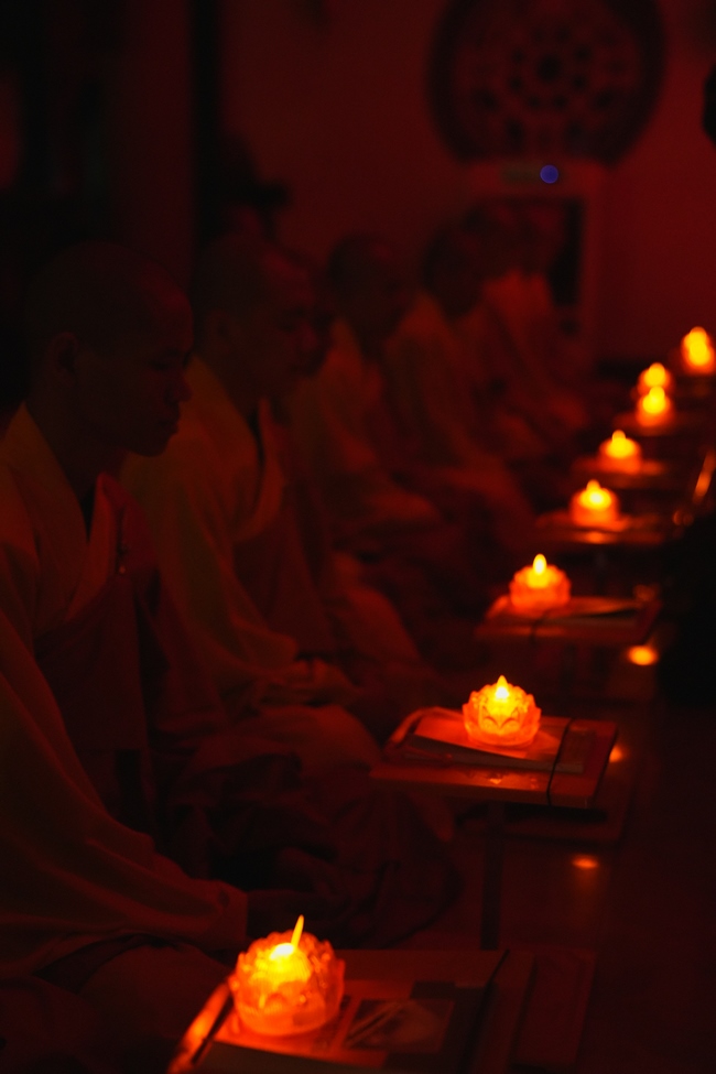 LỄ CẦU NGUYỆN QUỐC THỚI DÂN AN TRONG HAI NGÀY AN TRÍ TÔN TƯỢNG ĐỨC PHẬT BỔN SƯ THÍCH CA MÂU NI | CHÙA HOẰNG PHÁP.