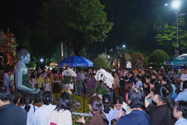 LỄ CẦU NGUYỆN QUỐC THỚI DÂN AN TRONG HAI NGÀY AN TRÍ TÔN TƯỢNG ĐỨC PHẬT BỔN SƯ THÍCH CA MÂU NI | CHÙA HOẰNG PHÁP.
