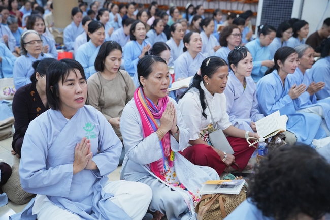 CHƯƠNG TRÌNH CA NHẠC “TOẢ ÁNH ĐẠO VÀNG” – CHÀO MỪNG SỰ KIỆN CHIÊM BÁI TÔN TƯỢNG AN TRÍ 02 NGÀY TẠI CHÙA HOẰNG PHÁP.