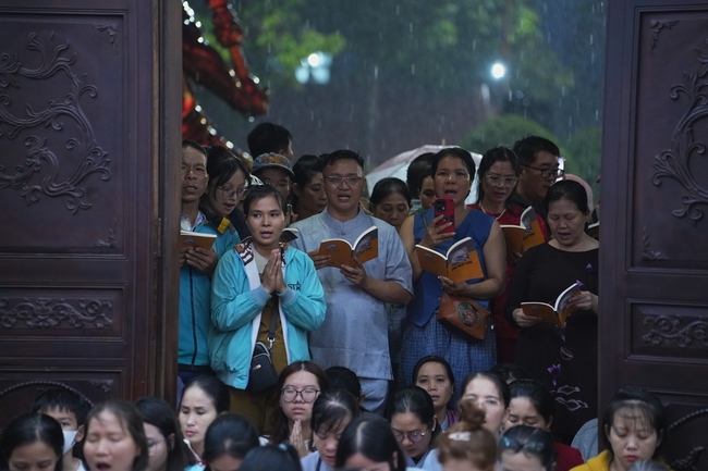 CHƯƠNG TRÌNH CA NHẠC “TOẢ ÁNH ĐẠO VÀNG” – CHÀO MỪNG SỰ KIỆN CHIÊM BÁI TÔN TƯỢNG AN TRÍ 02 NGÀY TẠI CHÙA HOẰNG PHÁP.
