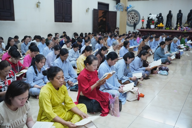 CHƯƠNG TRÌNH CA NHẠC “TOẢ ÁNH ĐẠO VÀNG” – CHÀO MỪNG SỰ KIỆN CHIÊM BÁI TÔN TƯỢNG AN TRÍ 02 NGÀY TẠI CHÙA HOẰNG PHÁP.